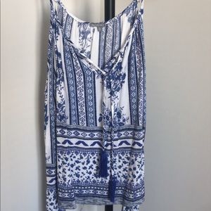 Charlotte Russe cutout shoulder long sleeve T